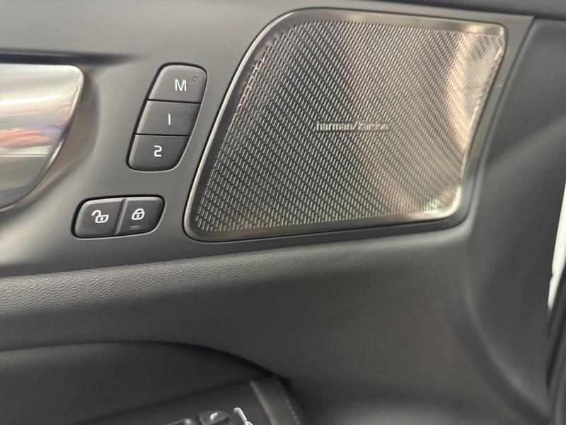 Image VOLVO V60 B4 197ch Ultra Style Dark DCT 7