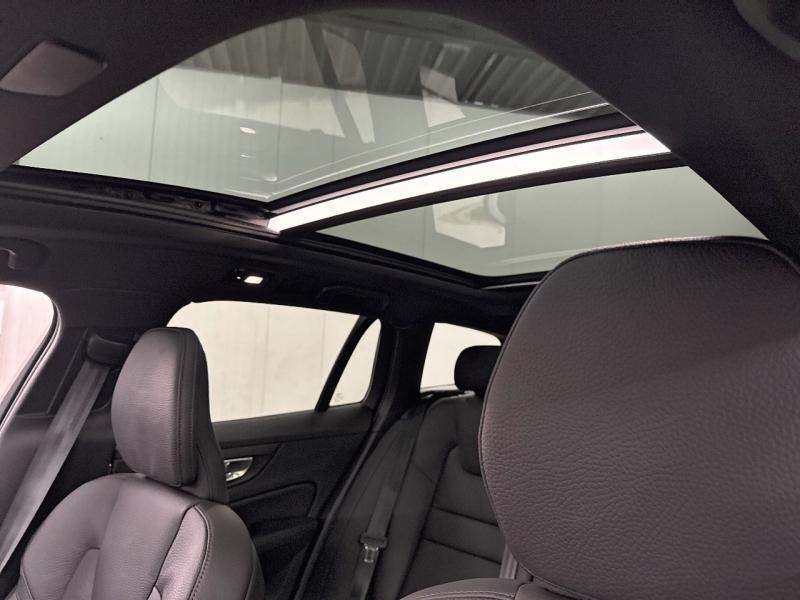 Image VOLVO V60 B4 197ch Ultra Style Dark DCT 7