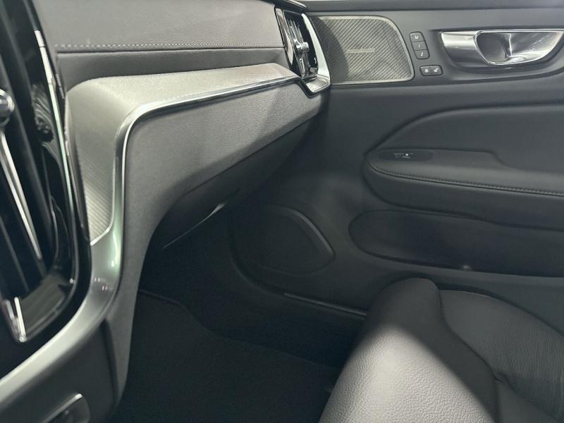 Image VOLVO V60 B4 197ch Ultra Style Dark DCT 7