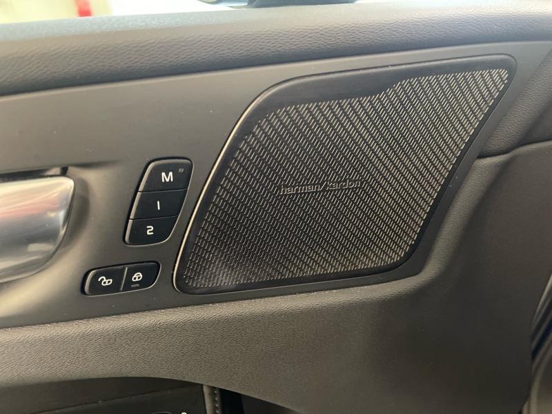 Image VOLVO XC60 T6 Hybride Rechargeable 253 + 145ch Ultra Style Dark Geartronic 8 AWD