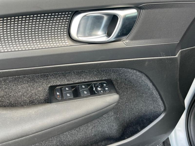 Image VOLVO XC40 T2 129ch R-Design Geartronic 8