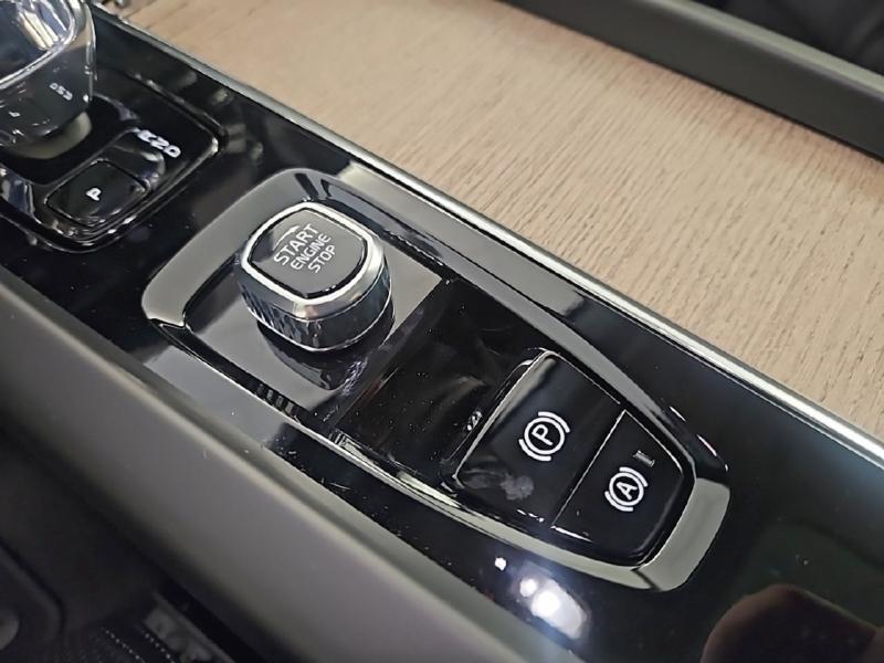 Image VOLVO XC60 T6 Hybride Rechargeable 350ch Ultra Style Dark Geartronic 8 AWD