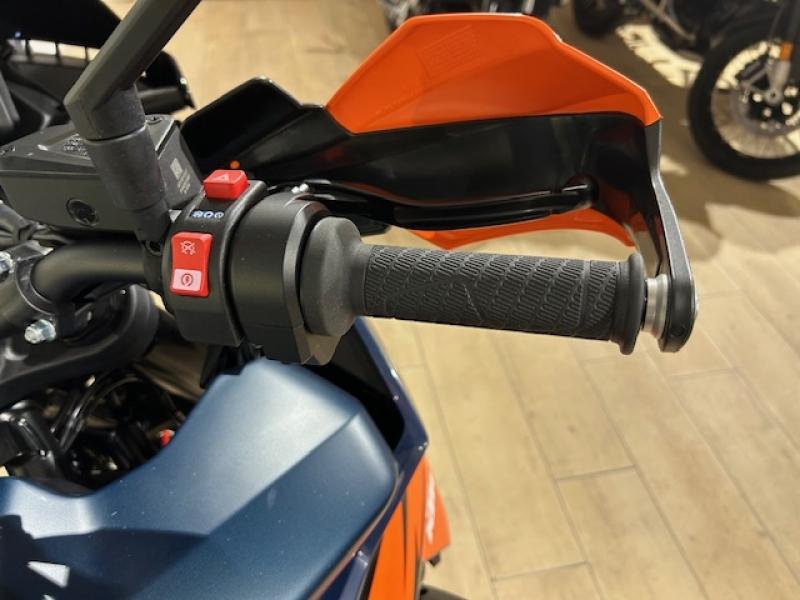 Image KTM SMT 890 SMT