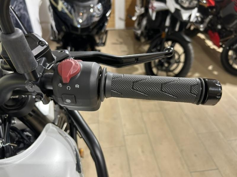 Image ROYAL ENFIELD Himalayan Himalayan 450 Kamet White (Tubeless)