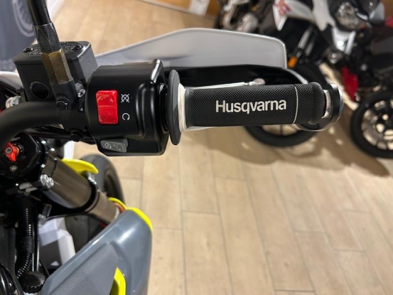 Image HUSQVARNA 701 701 Supermoto 2024