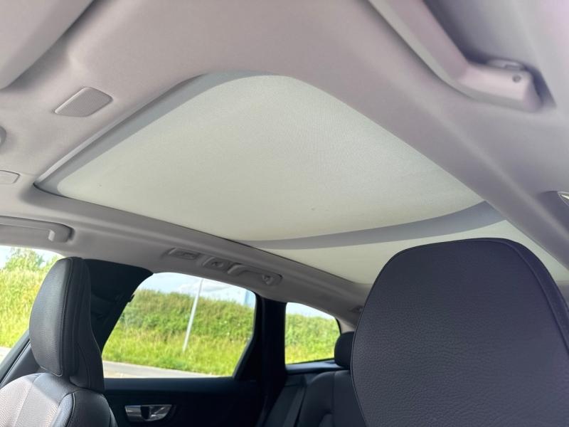 Image VOLVO XC60 T6 Hybride Rechargeable 253 + 145ch Ultra Style Dark Geartronic 8 AWD