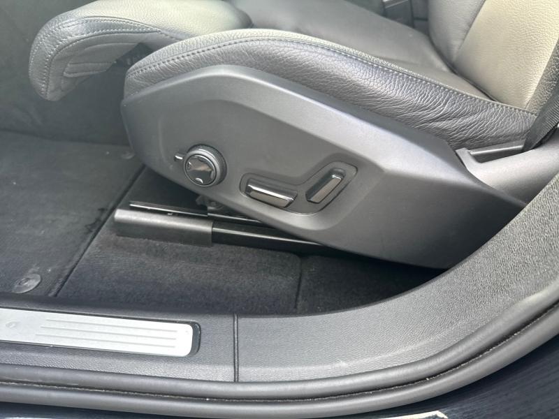 Image VOLVO XC60 T6 Hybride Rechargeable 253 + 145ch Ultra Style Dark Geartronic 8 AWD