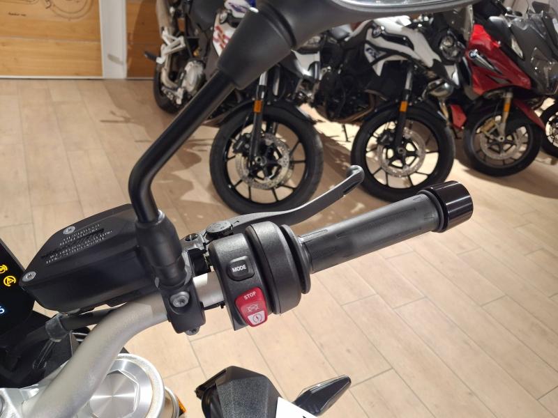 Image BMW F F 900 R A2