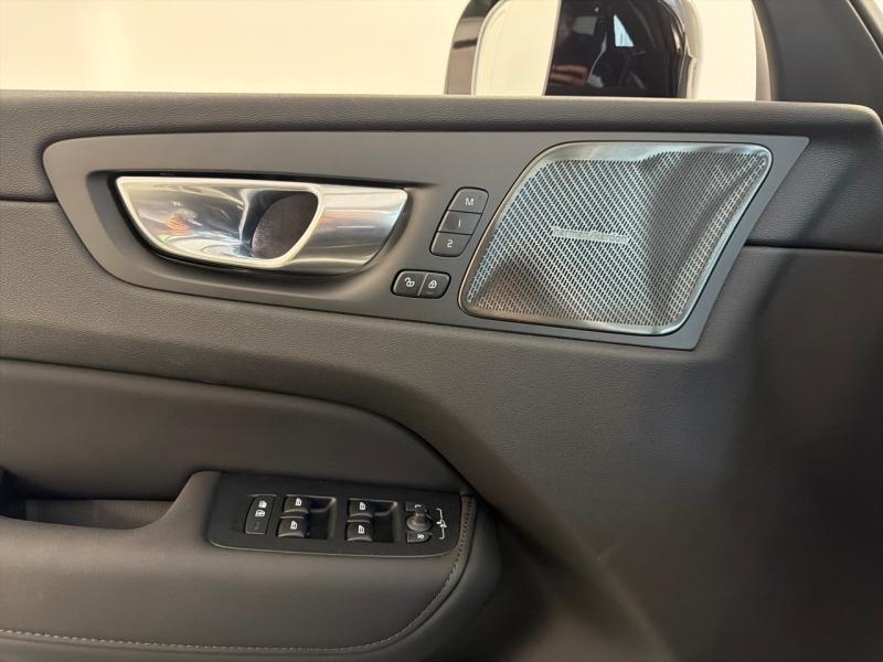 Image VOLVO XC60 T6 Hybride Rechargeable 335ch Ultra Style Dark Geartronic 8 AWD