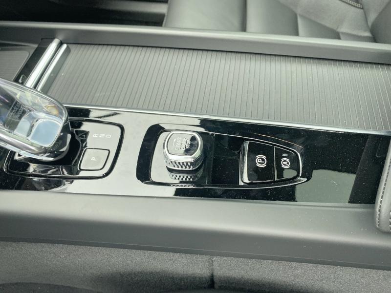 Image VOLVO XC60 T6 Hybride Rechargeable 350ch Black Edition Geartronic 8 AWD