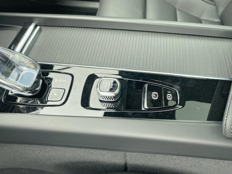 Image VOLVO XC60 T6 Hybride Rechargeable 253 + 145ch Black Edition Geartronic 8 AWD