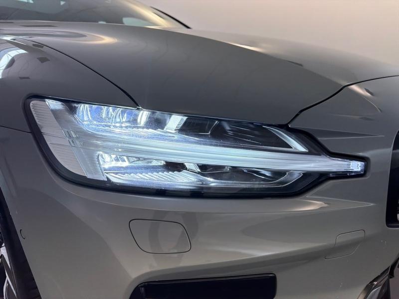 Image VOLVO V60 B4 197ch Plus Style Dark DCT 7