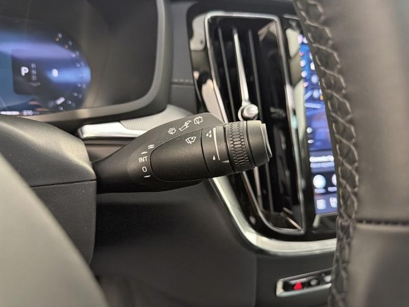 Image VOLVO V60 B4 197ch Plus Style Dark DCT 7
