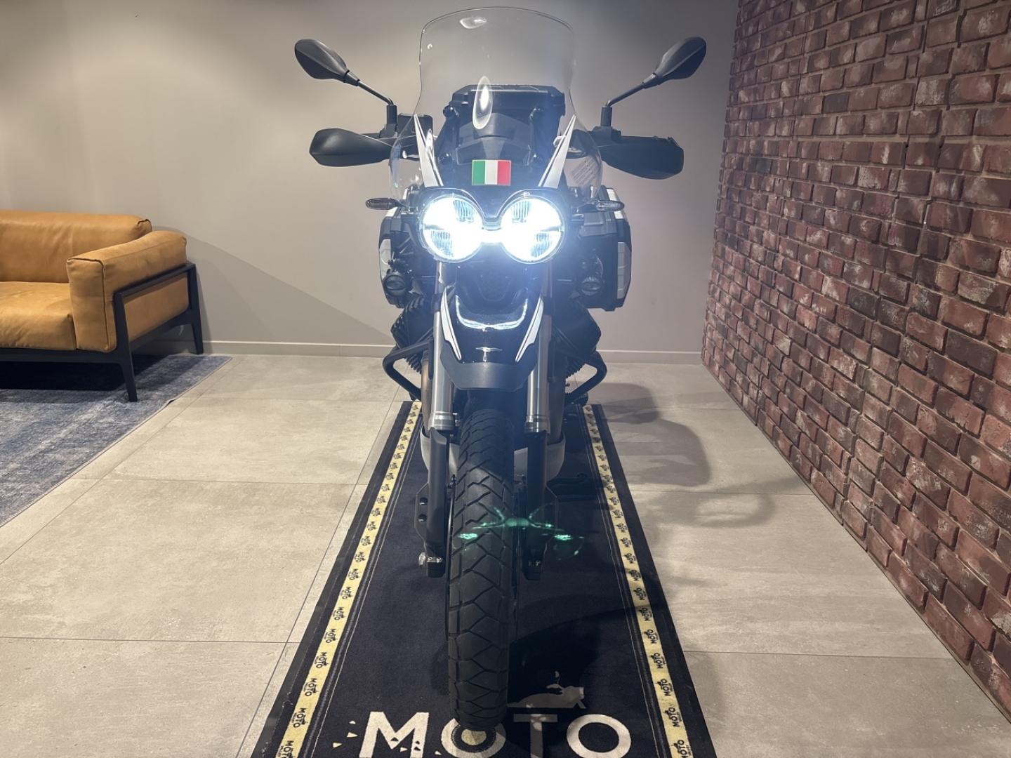 Image MOTO-GUZZI V85 TT V85 TT 850 Guardia d Onore Euro 5