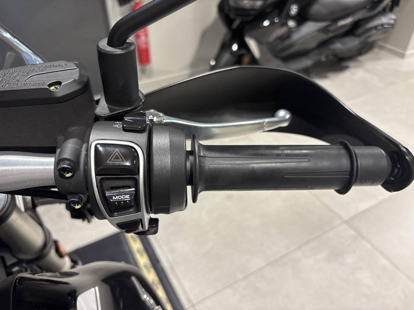 Image MOTO-GUZZI V85 TT V85 TT 850 Guardia d Onore Euro 5