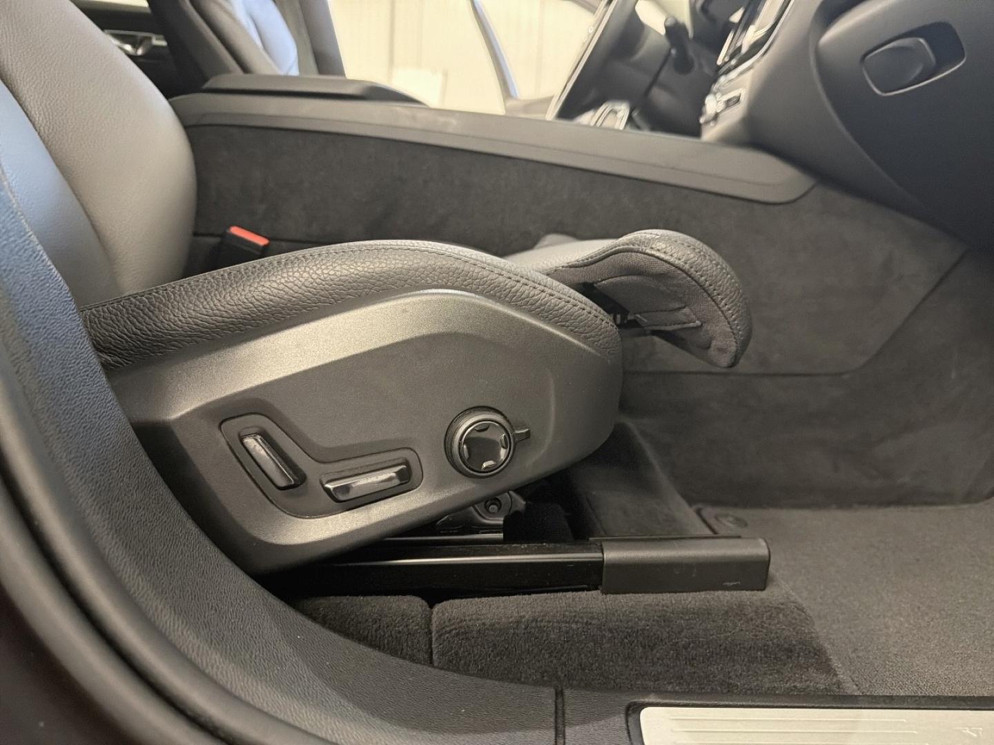 Image VOLVO XC60 T6 AWD 253 + 145ch Plus Style Dark Geartronic