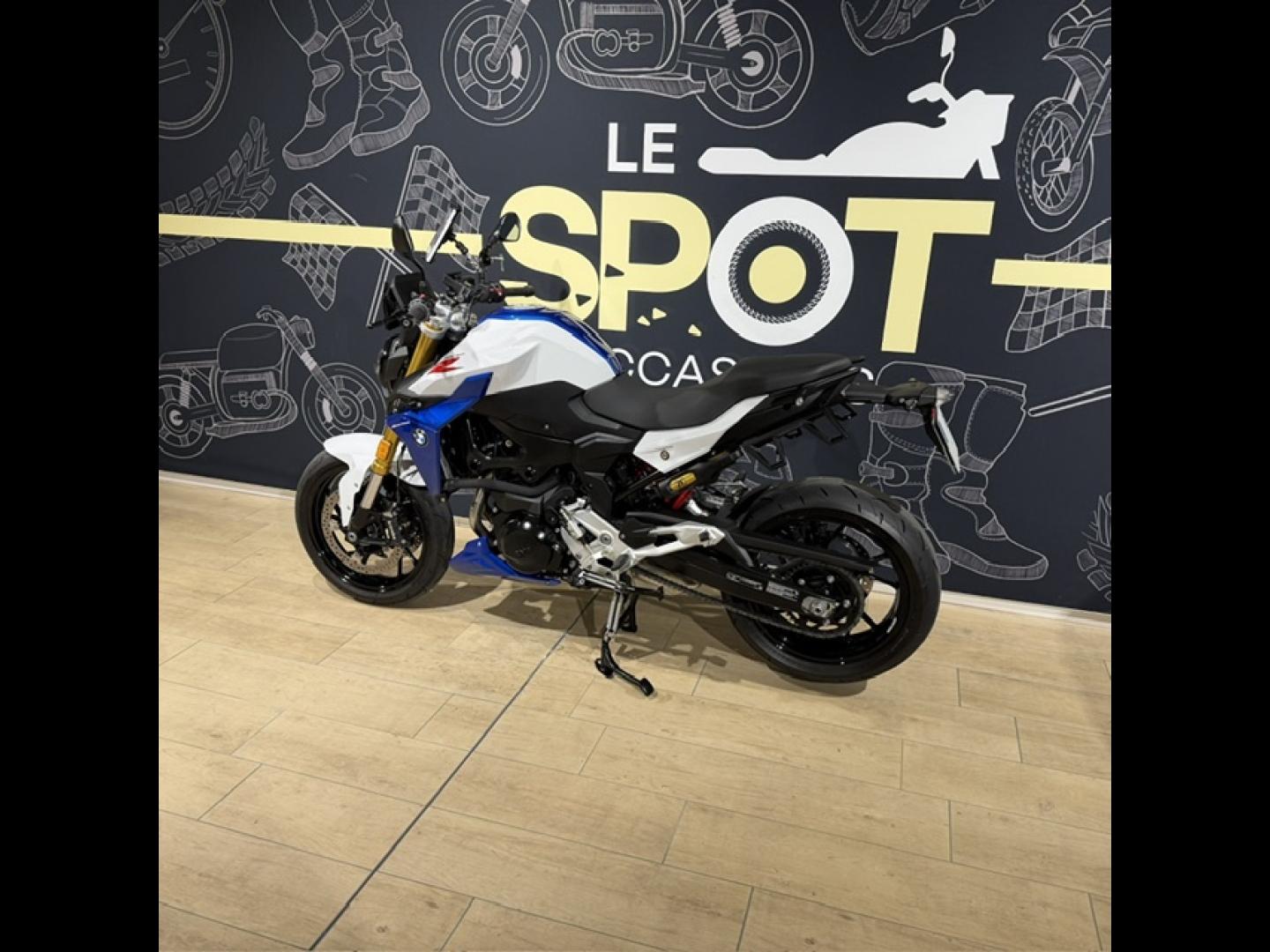 Image BMW F F 900 R A2