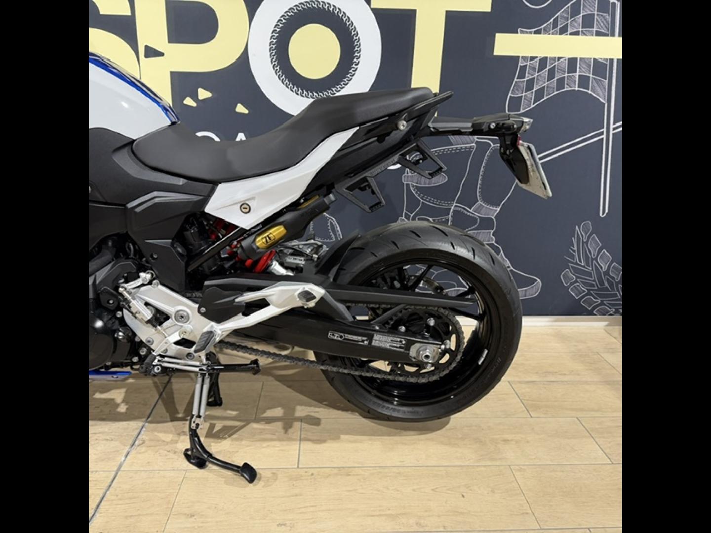 Image BMW F F 900 R A2