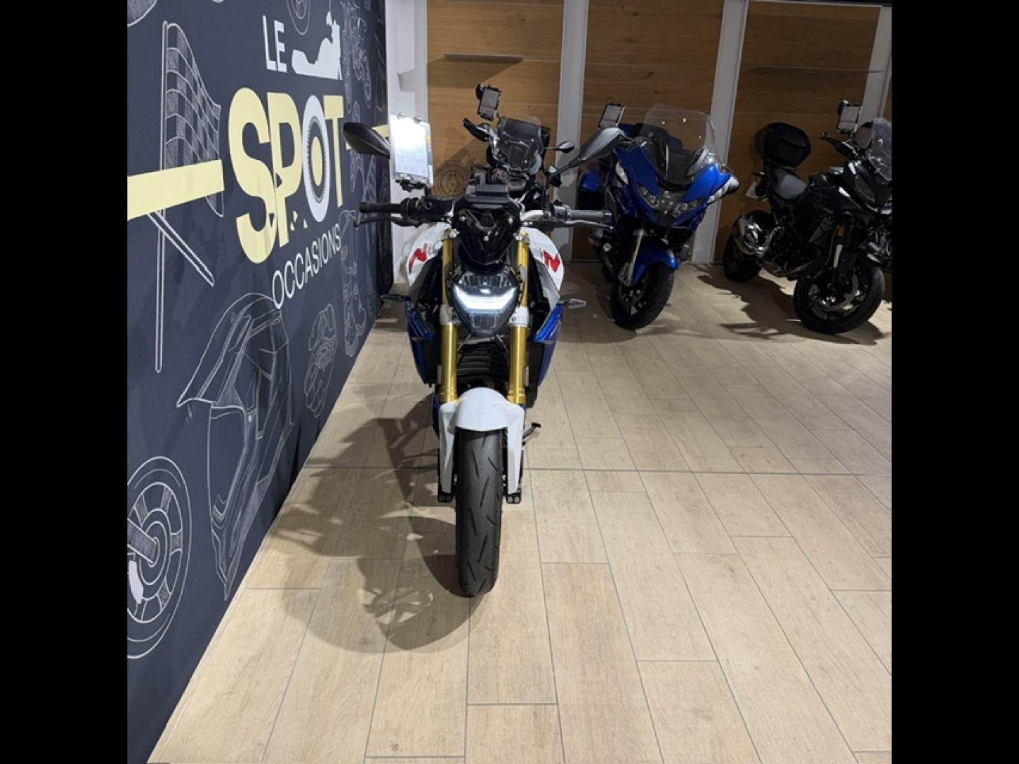 Image BMW F F 900 R A2