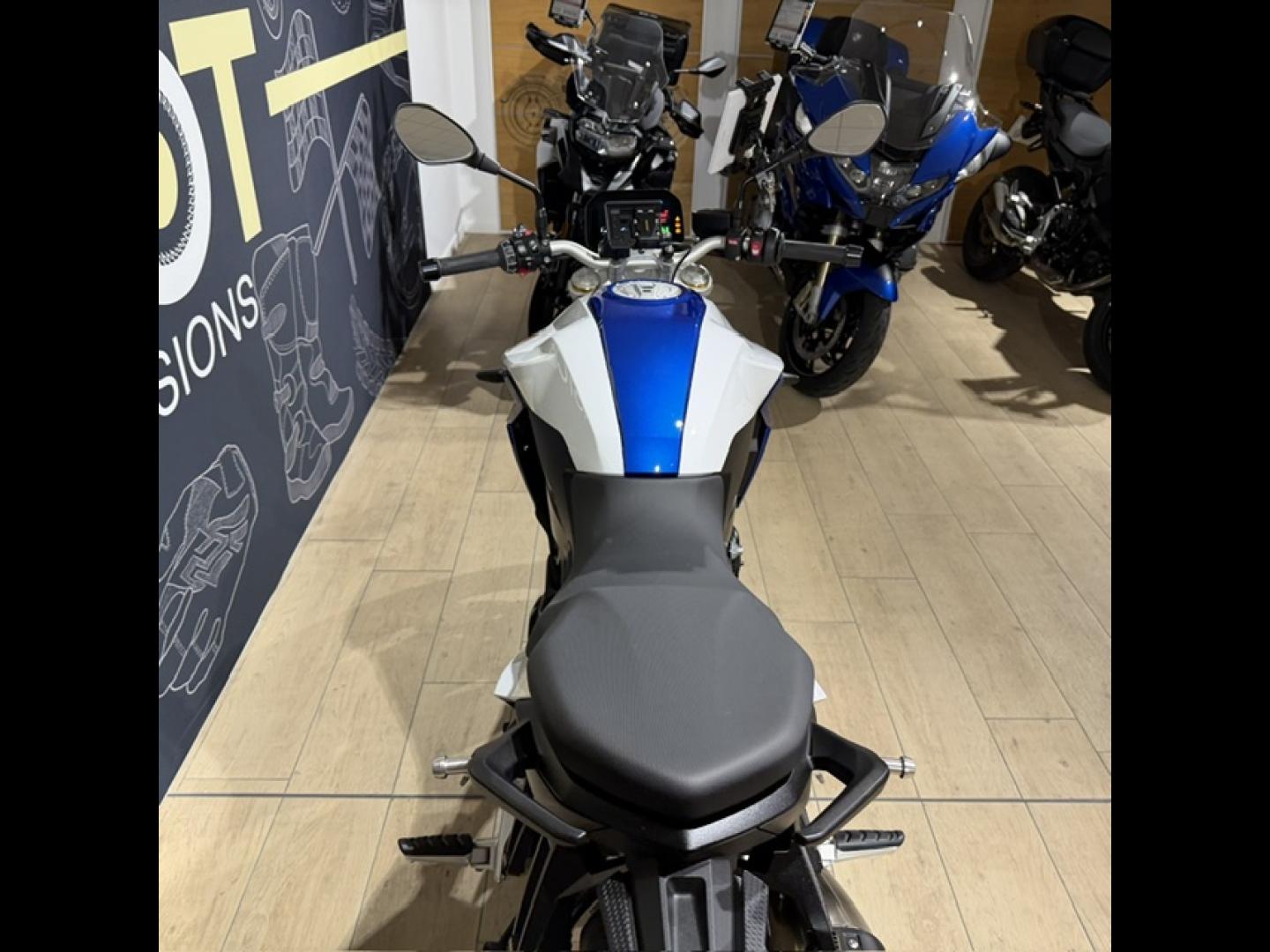 Image BMW F F 900 R A2