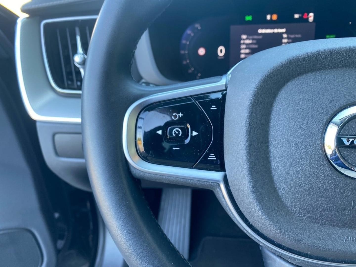 Image VOLVO XC60 T6 Hybride Rechargeable 253 + 145ch Ultra Style Dark Geartronic 8 AWD
