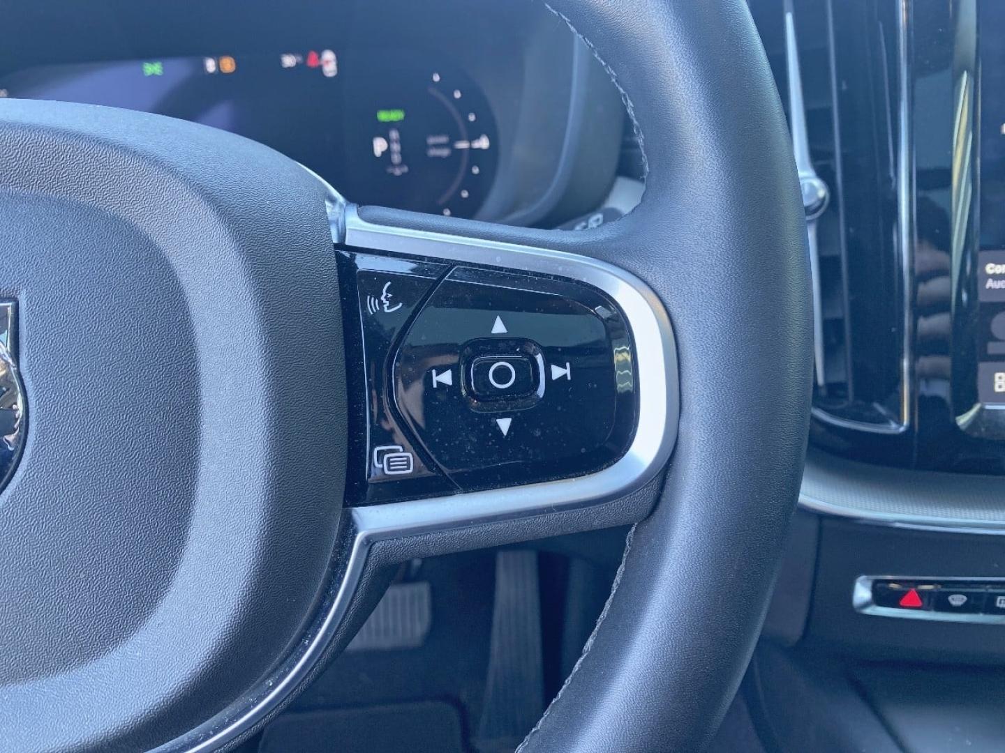 Image VOLVO XC60 T6 Hybride Rechargeable 253 + 145ch Ultra Style Dark Geartronic 8 AWD