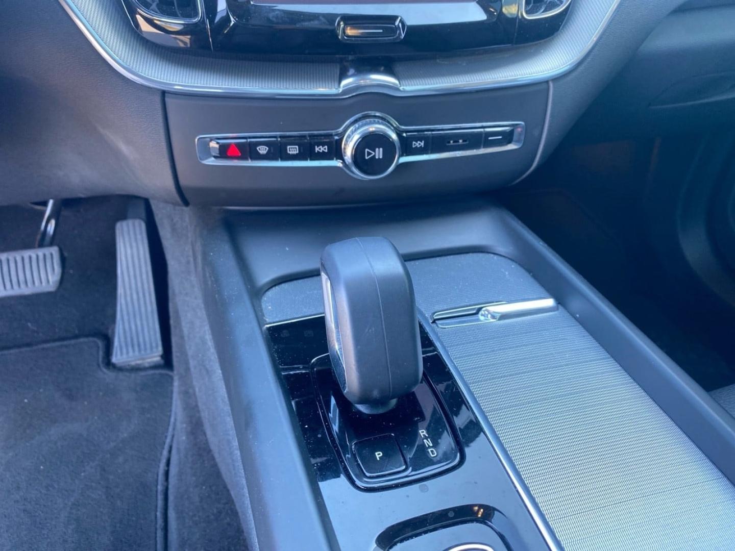 Image VOLVO XC60 T6 Hybride Rechargeable 253 + 145ch Ultra Style Dark Geartronic 8 AWD