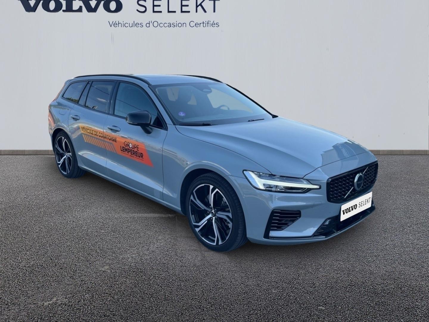 Photo VOLVO V60 T6 AWD 253+145ch Plus Style Dark Geartronic 8