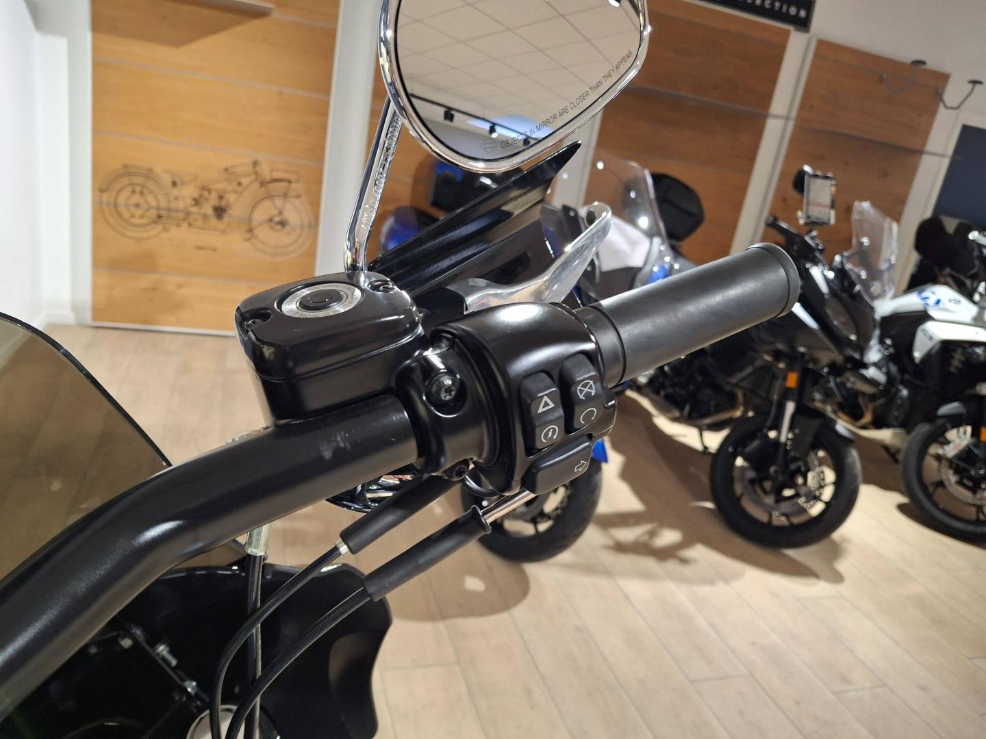 Image HARLEY-DAVIDSON Dyna Street Bob Dyna Street Bob 1690 Noir ABS 2017
