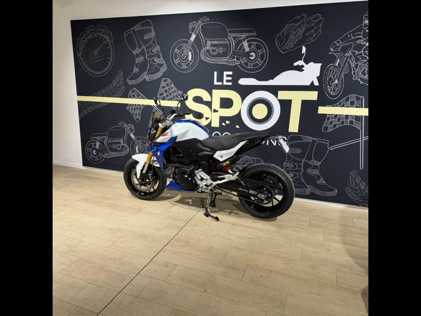 Image BMW F F 900 R A2