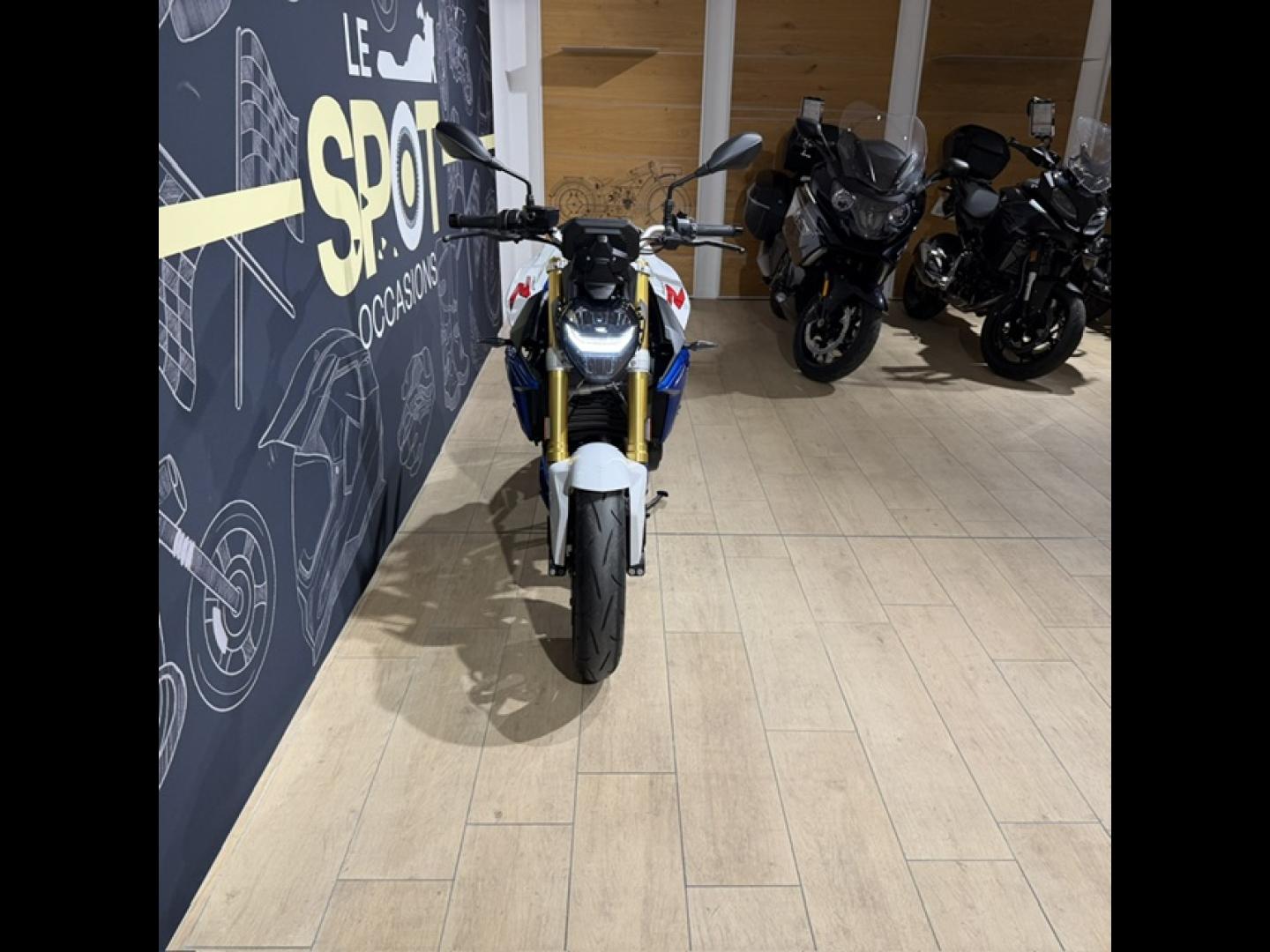Image BMW F F 900 R A2