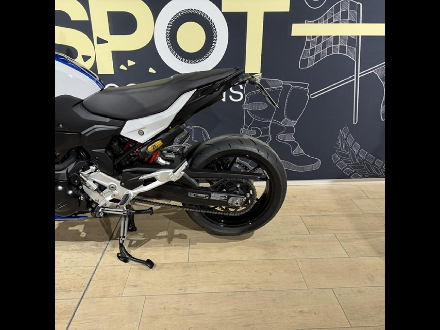 Image BMW F F 900 R A2