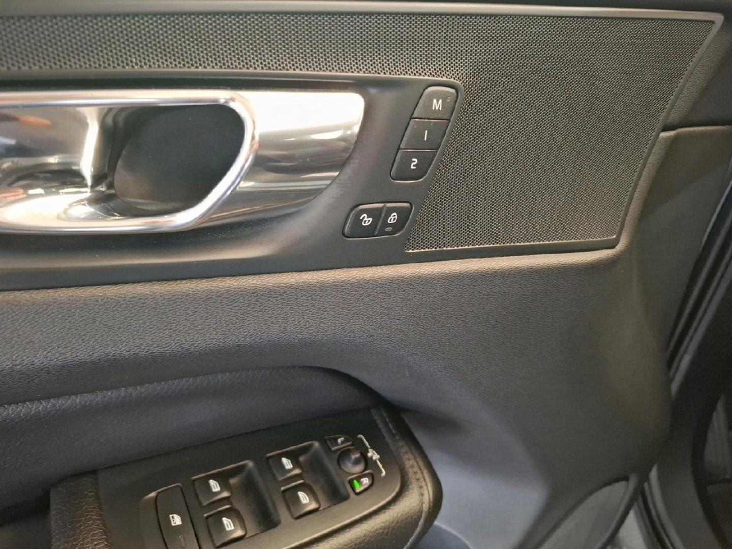 Image VOLVO XC60 T8 Twin Engine 303 + 87ch Inscription Luxe Geartronic