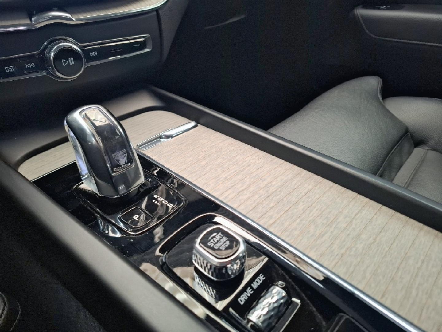 Image VOLVO XC60 T8 Twin Engine 303 + 87ch Inscription Luxe Geartronic