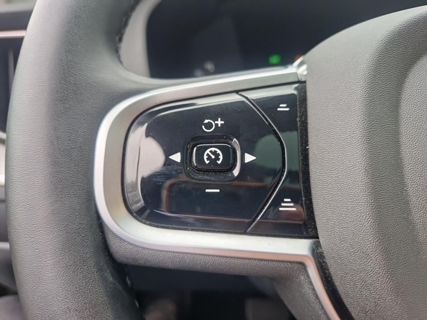 Image VOLVO XC60 T6 Hybride Rechargeable 253 + 145ch Ultra Style Dark Geartronic 8 AWD