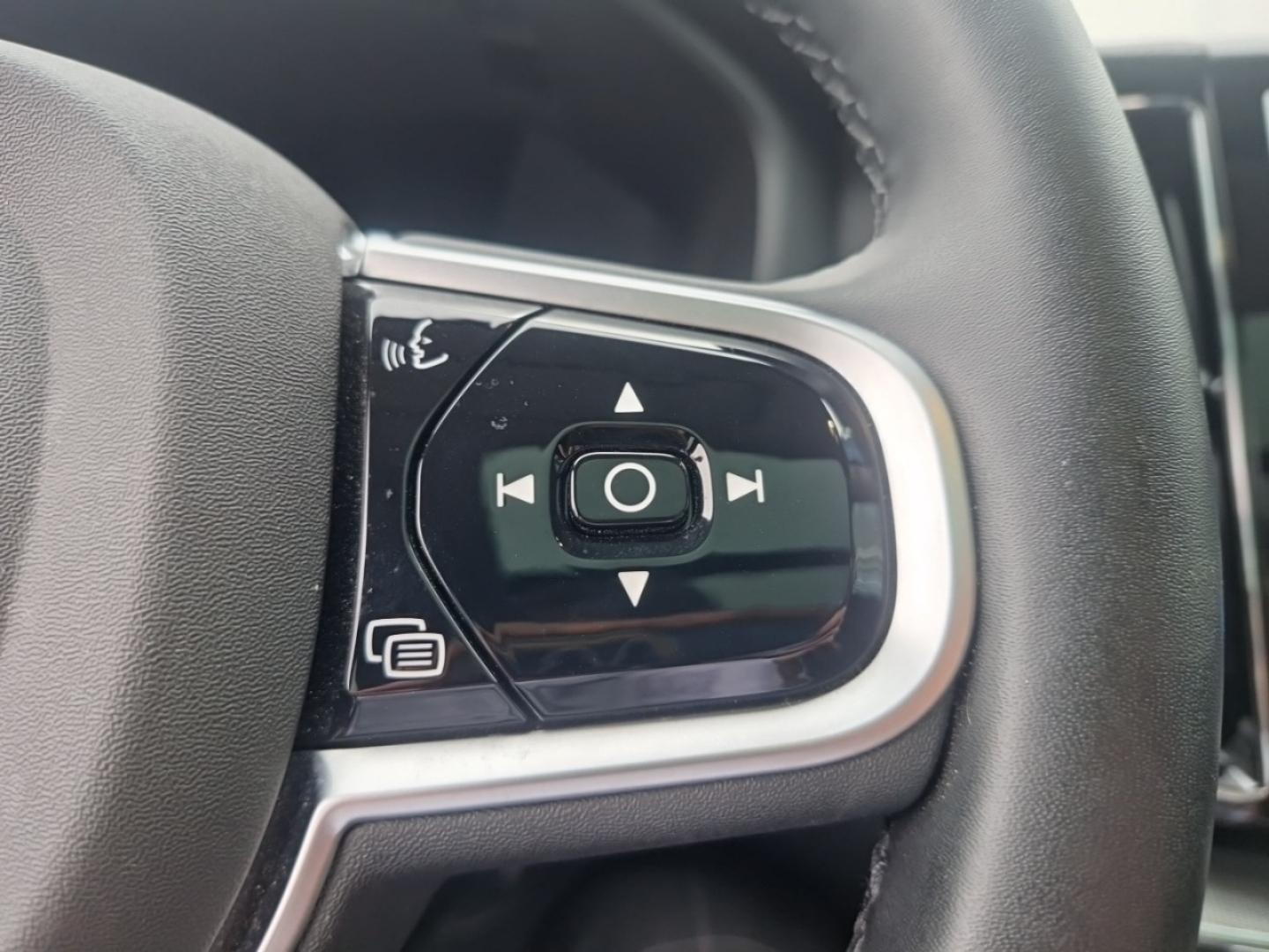 Image VOLVO XC60 T6 Hybride Rechargeable 253 + 145ch Ultra Style Dark Geartronic 8 AWD