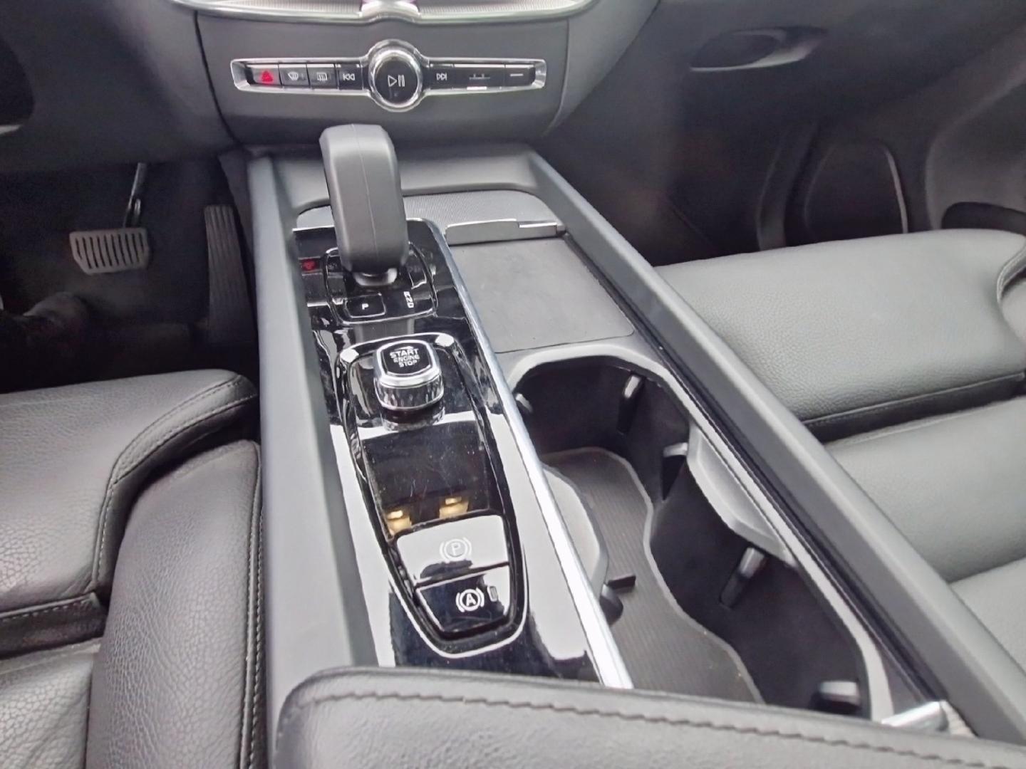 Image VOLVO XC60 T6 Hybride Rechargeable 253 + 145ch Ultra Style Dark Geartronic 8 AWD