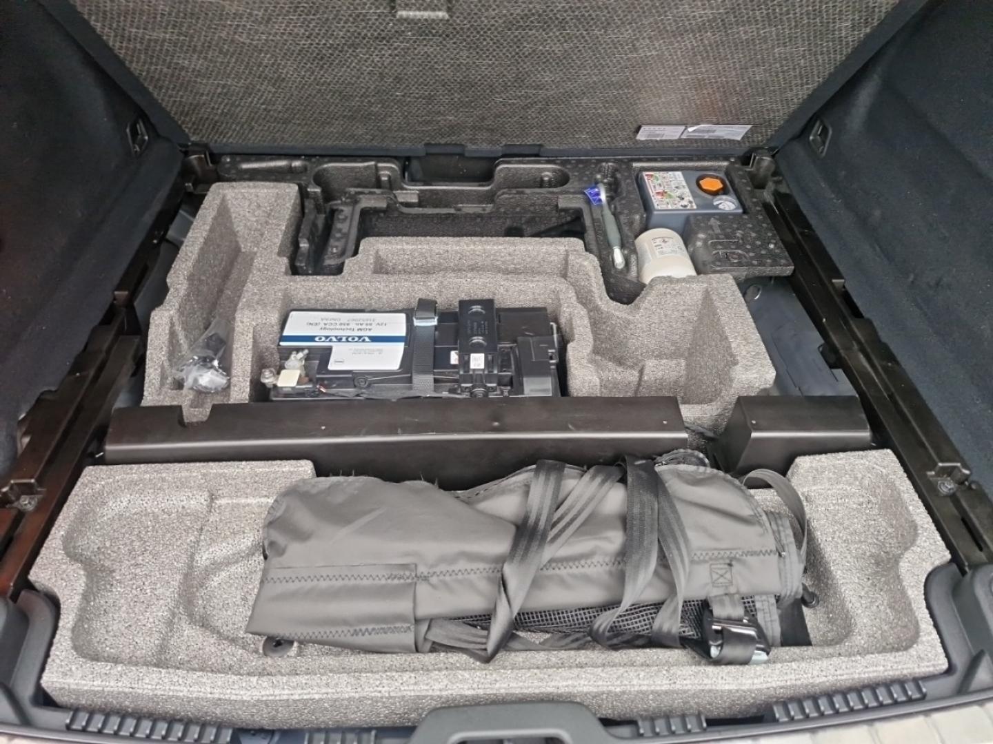 Image VOLVO XC60 T6 Hybride Rechargeable 253 + 145ch Ultra Style Dark Geartronic 8 AWD