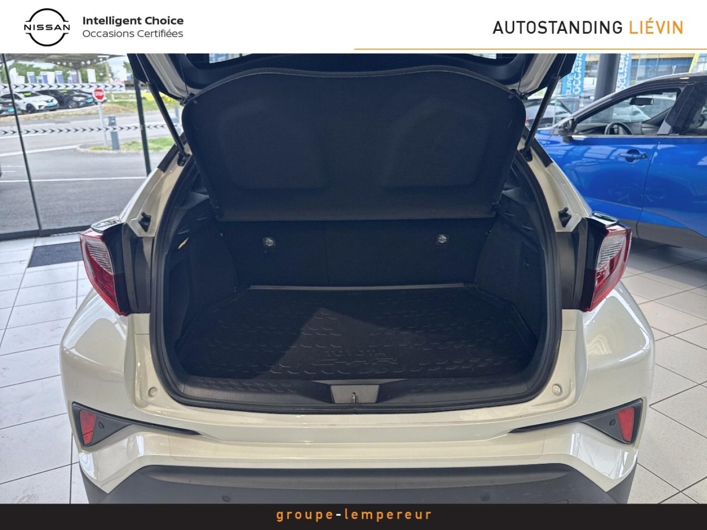 Image TOYOTA C-HR 184h GR-Sport 2WD E-CVT MY22