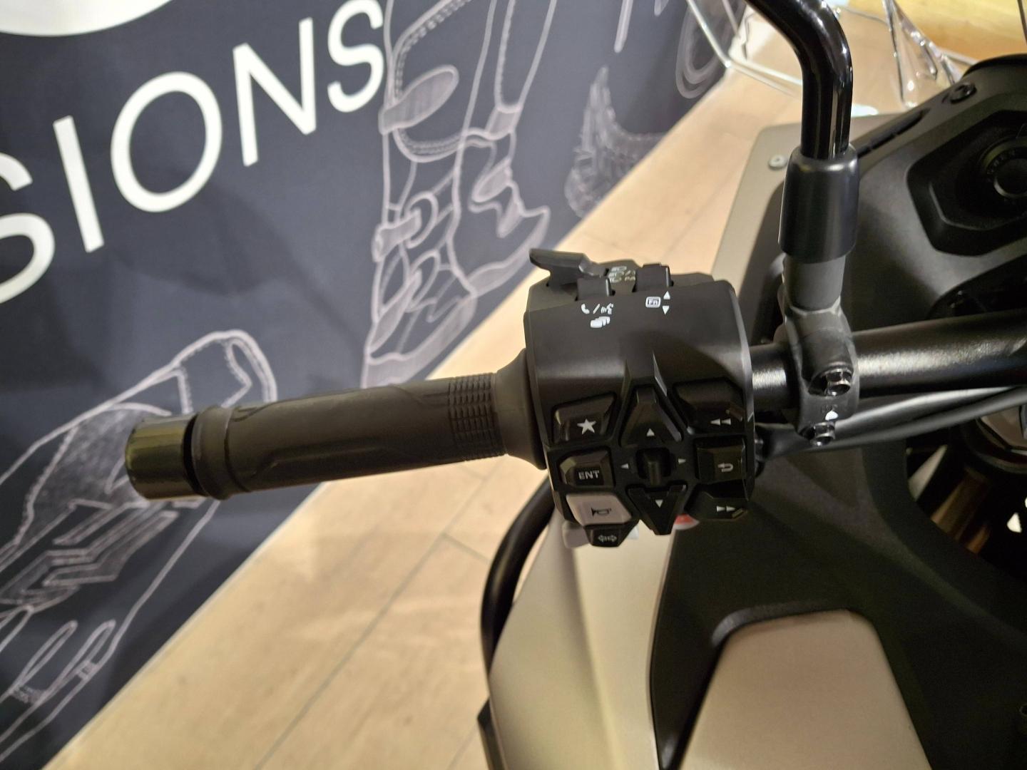 Image HONDA NT NT 1100 DCT Suspensions électroniques