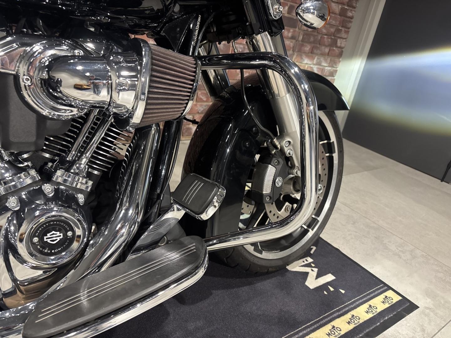 Image HARLEY-DAVIDSON Street Glide Street Glide Special 1745 Noir ABS 2017