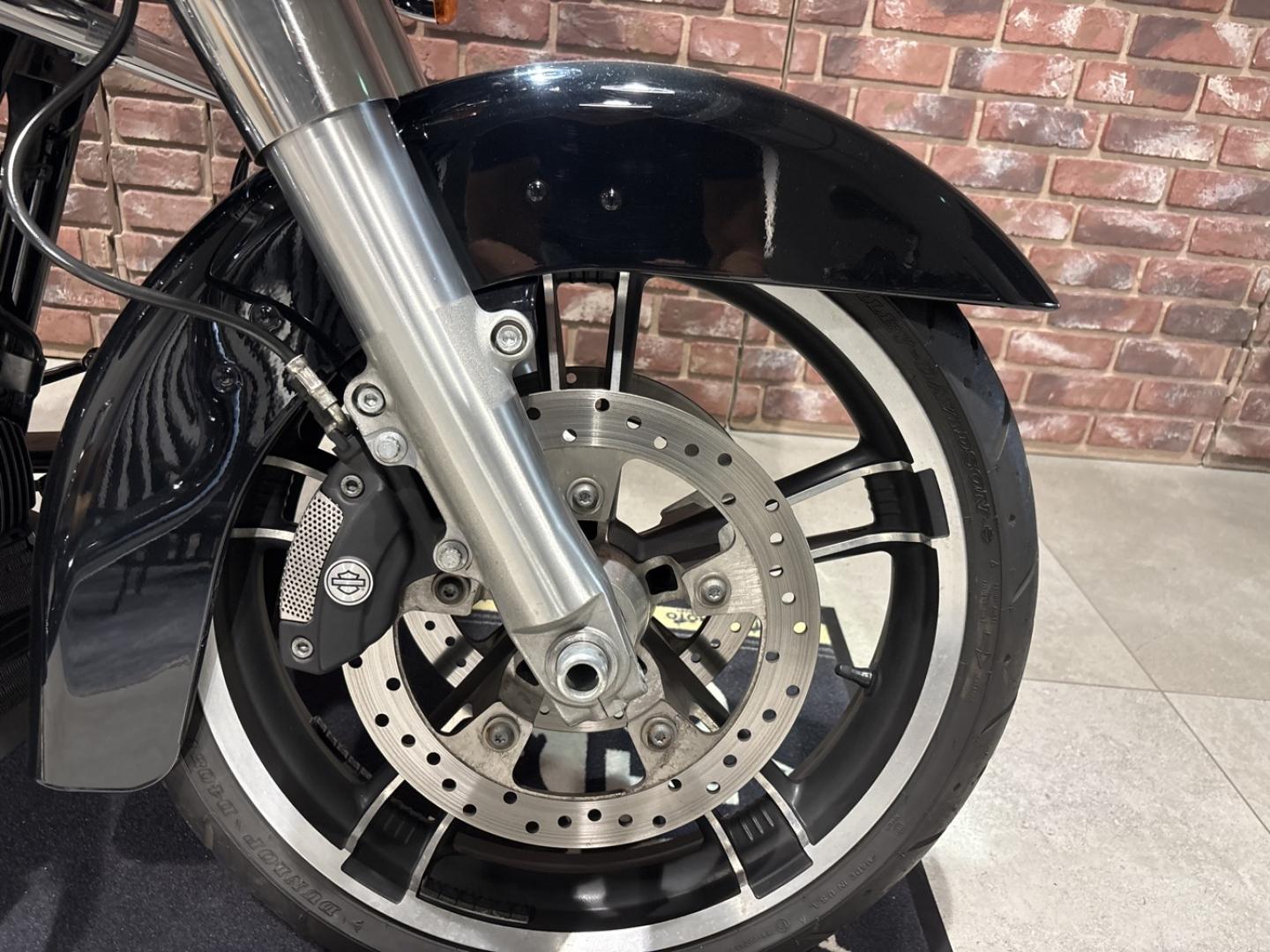 Image HARLEY-DAVIDSON Street Glide Street Glide Special 1745 Noir ABS 2017