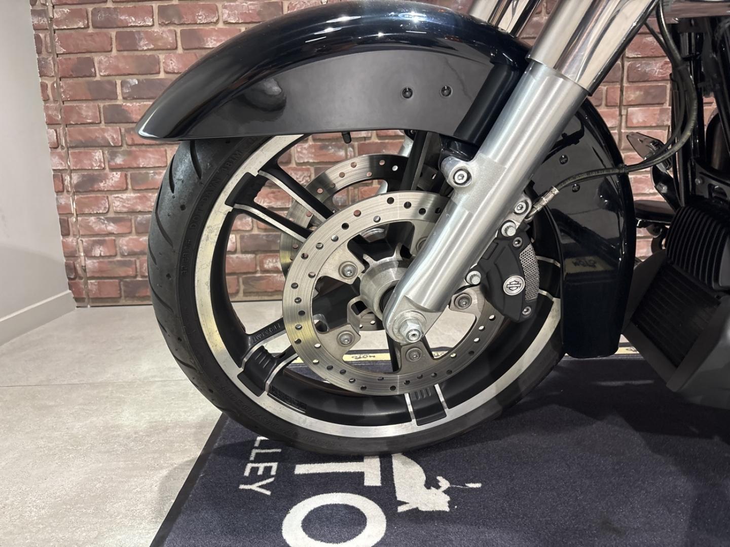 Image HARLEY-DAVIDSON Street Glide Street Glide Special 1745 Noir ABS 2017