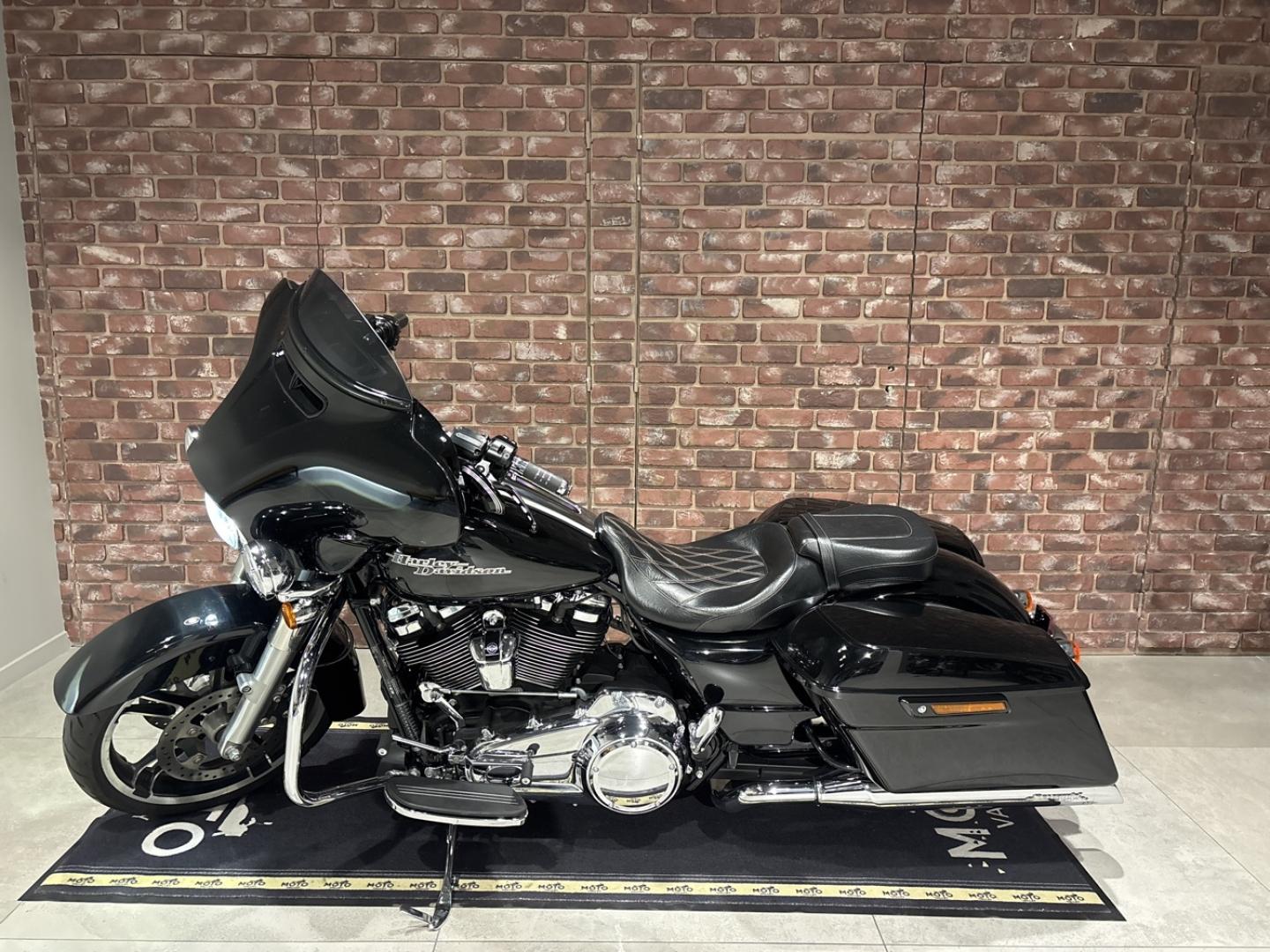 Image HARLEY-DAVIDSON Street Glide Street Glide Special 1745 Noir ABS 2017