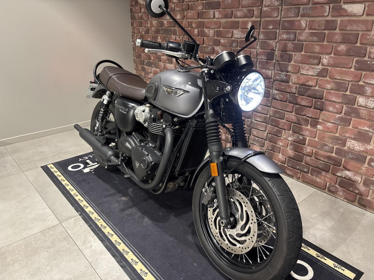 Image TRIUMPH Bonneville Bonneville T120 1200 Black ABS