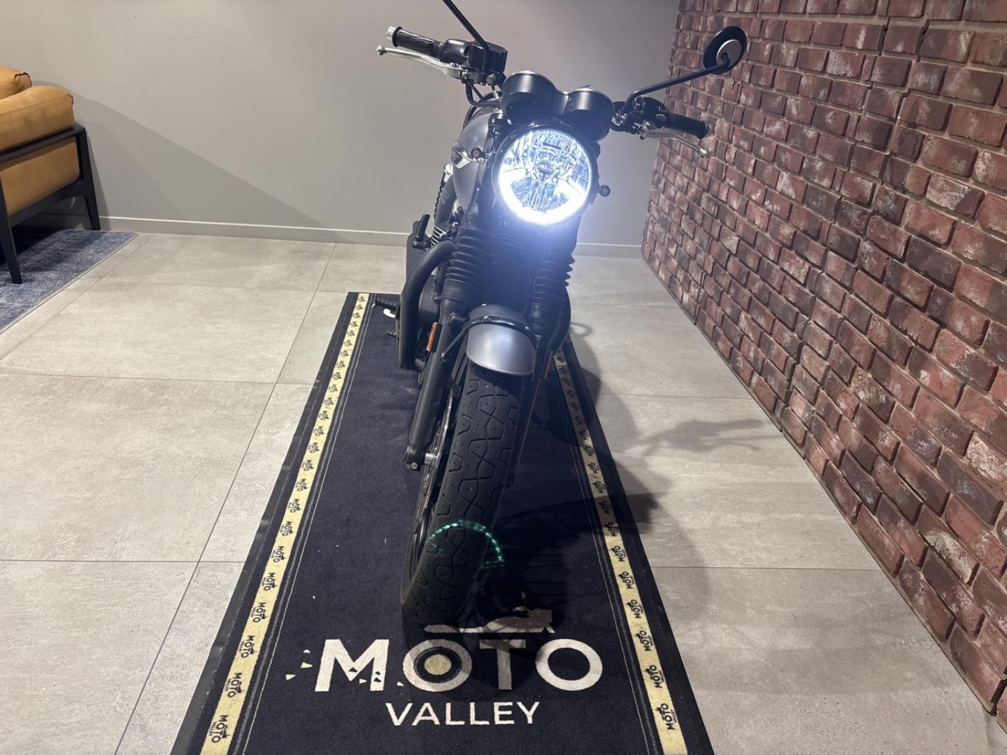 Image TRIUMPH Bonneville Bonneville T120 1200 Black ABS