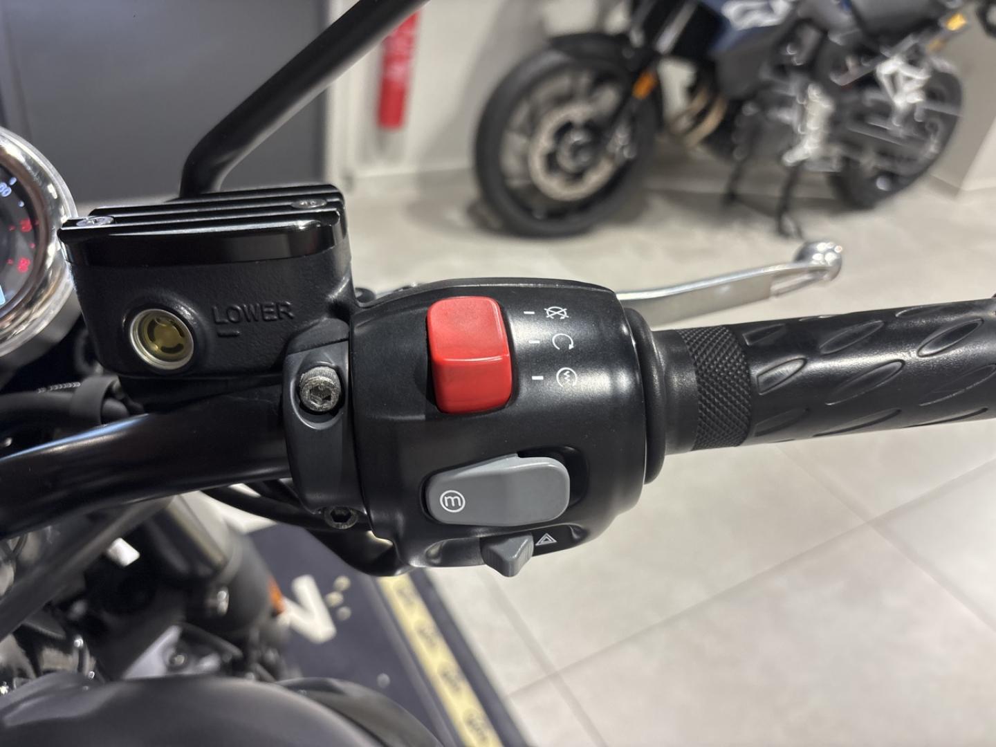 Image TRIUMPH Bonneville Bonneville T120 1200 Black ABS