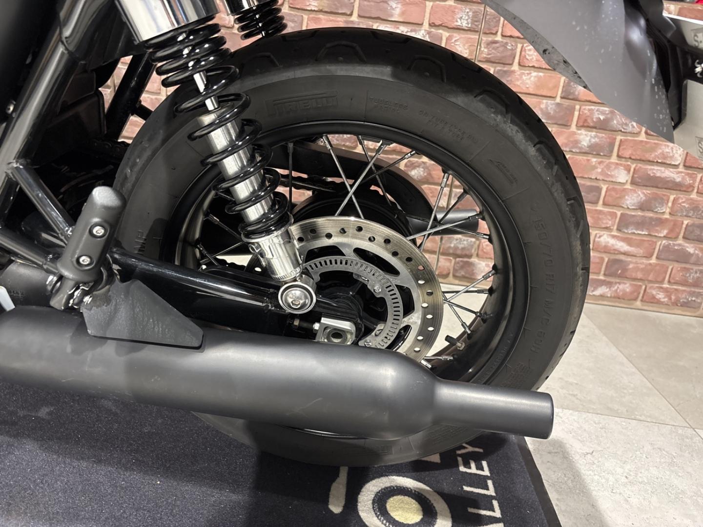 Image TRIUMPH Bonneville Bonneville T120 1200 Black ABS