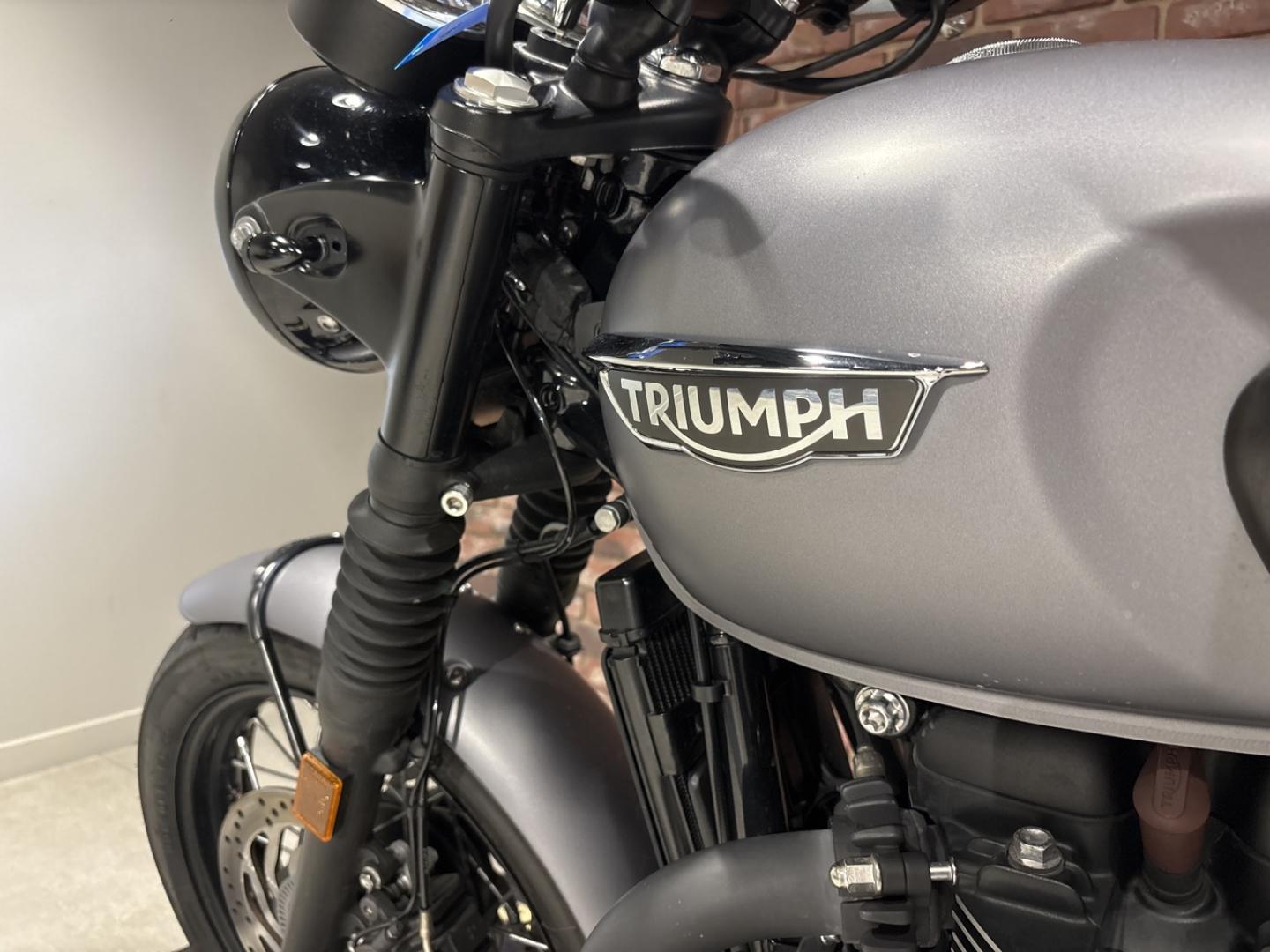 Image TRIUMPH Bonneville Bonneville T120 1200 Black ABS