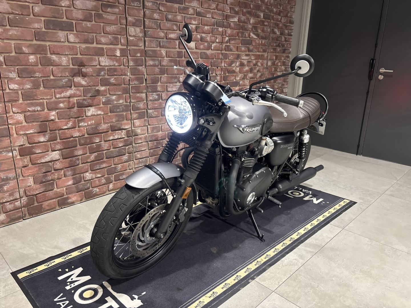 Image TRIUMPH Bonneville Bonneville T120 1200 Black ABS